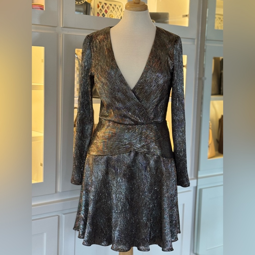 Aidan Mattox Shimmering Silver Long Sleeve Dress fully lined size 8 knee length